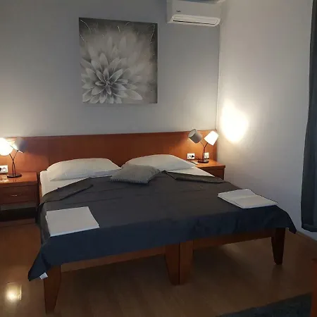 Aracic Apartament *